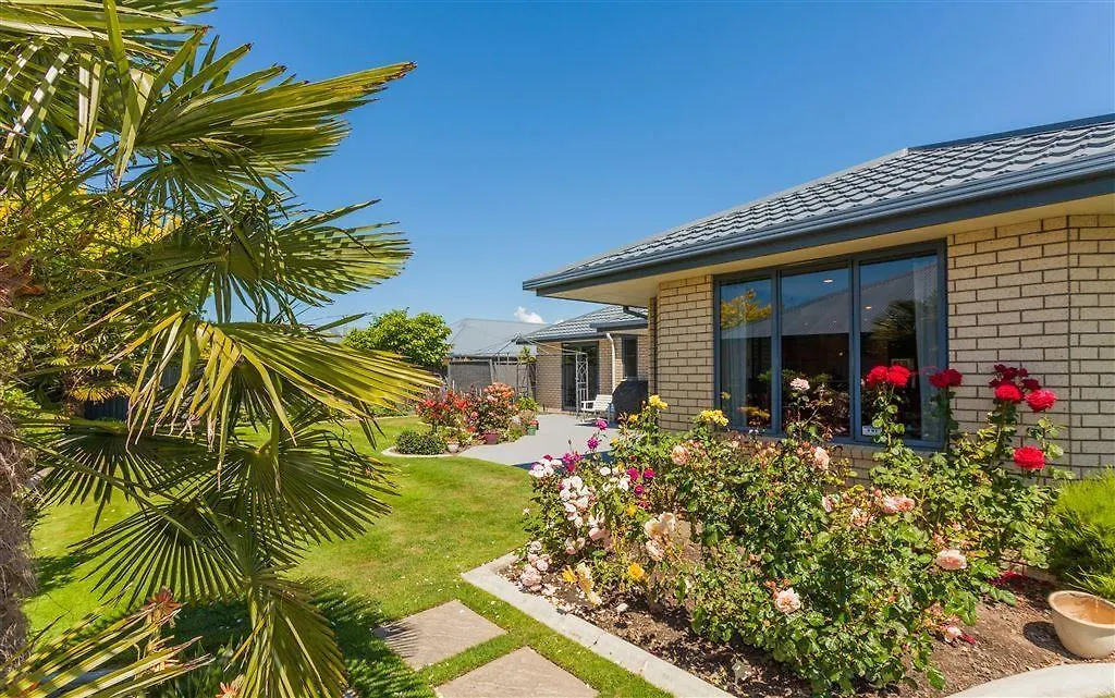 Dom wakacyjny Perfect Home, Stunning Gardens - Aidanfield Gardens Bellissimo Christchurch